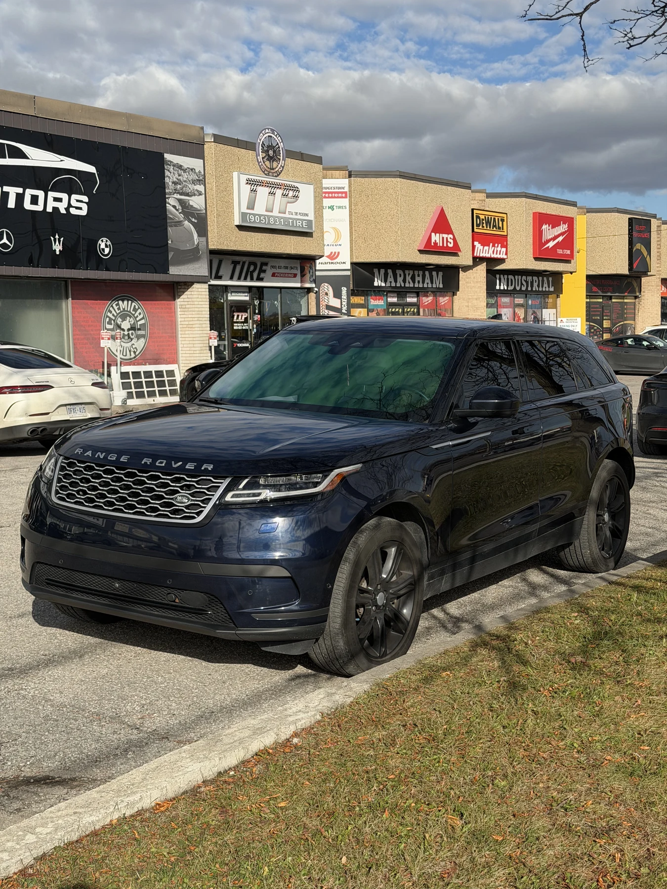 Range Rover Velar (White)